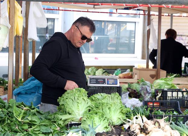 Šibenik: Ponuda na šibenskoj tržnici
