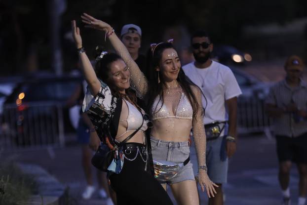Split: Dolazak partijanera na drugu večer Ultra Europe festivala 2025.