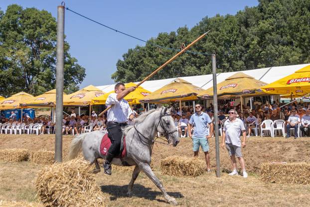 Otvorena 13. Šokačka alka u Selcima Dakovačkim