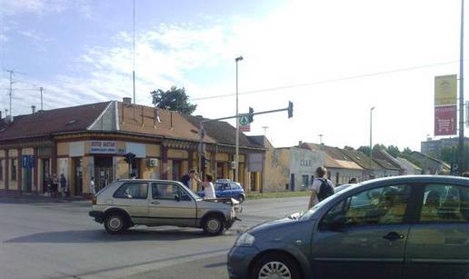 Golfom oduzeo prednost BMW-u pa naletio na njega