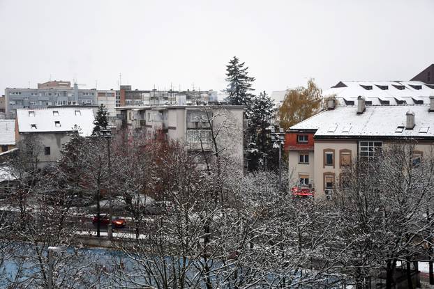 Sisak se probudio prekriven snijegom
