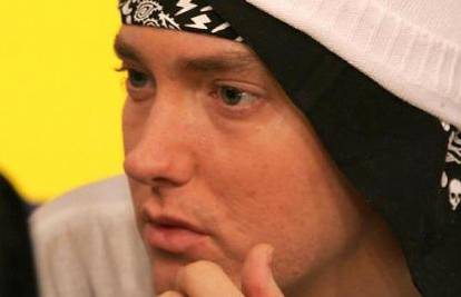 Eminem završio u bolnici zbog problema s plućima
