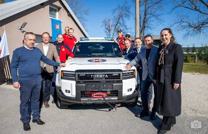 FOTO HGSS Samobor dobio novo terensko vozilo: 'Ovo je velika prekretnica za našu stanicu'
