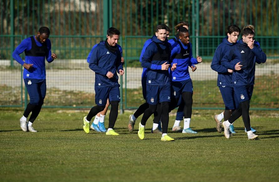 Trening nogometaša Dinama na pripremama u Rovinju