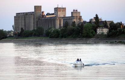 Stiže vodeni val: Dunav od subote narastao za 43 cm