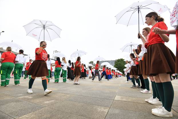 Varaždin: Stotinu maturanata varaždinskih srednjih škola plesalo tradicionalnu Quadrillu