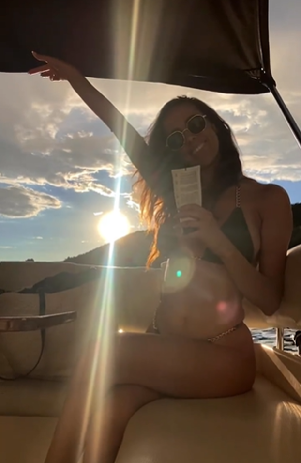 FOTO Prava ljepotica: Nova supruga slovenskog premijera ne boji se pozirati u tangama