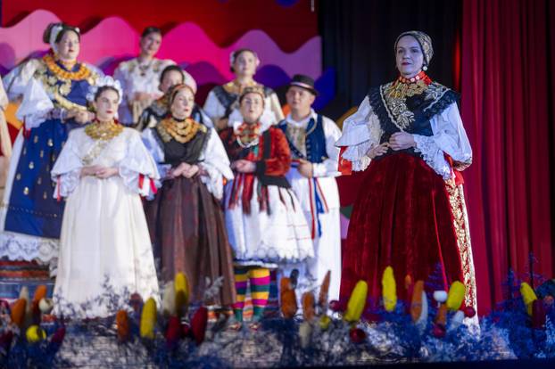 Županja: U sklopu 59. Šokačkog sijela održana Revija narodnih nošnji zlatara