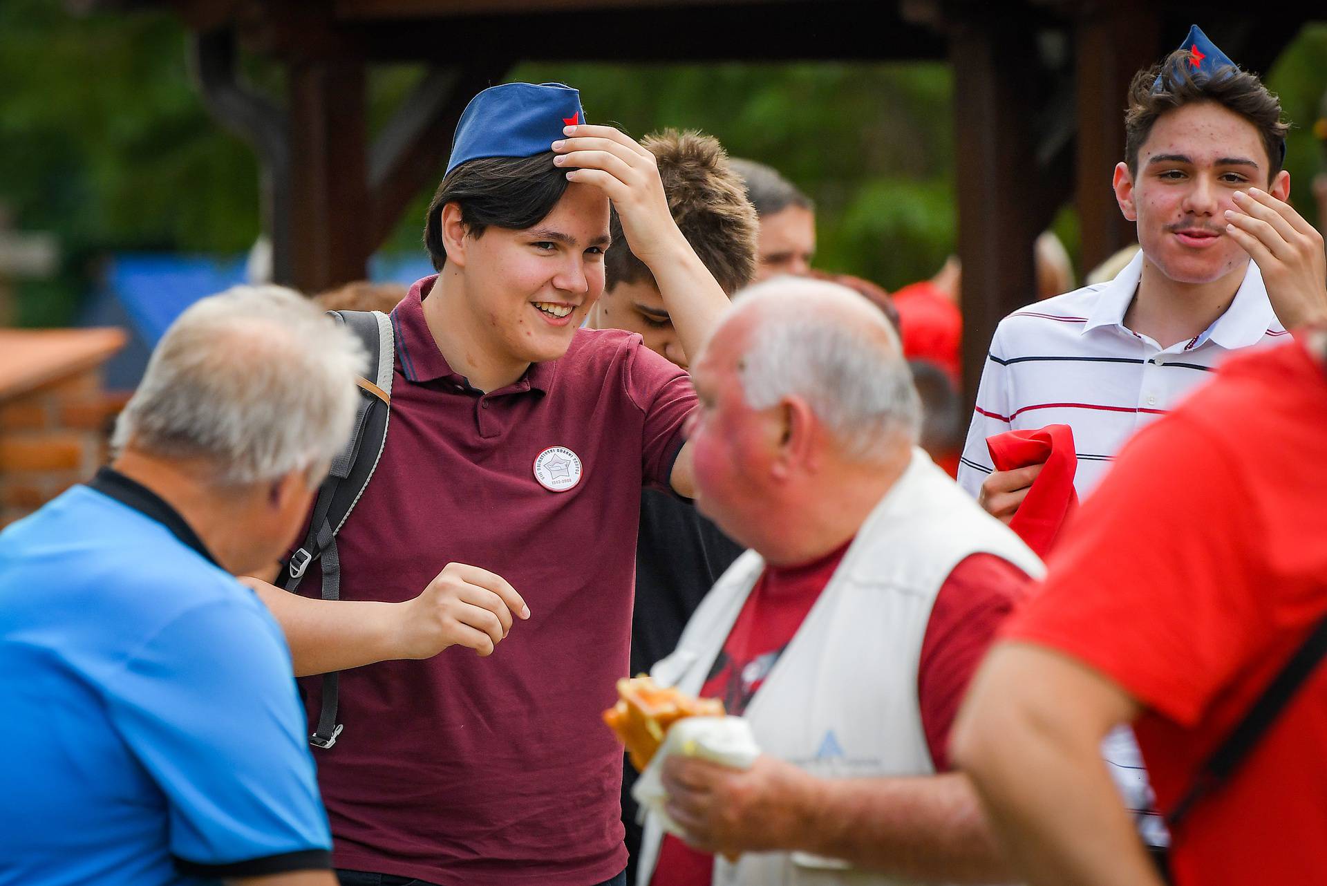 Kumrovec: Ljubitelji Josipa Broza Tita okupili su se ispred njegove rodne kuće kako bi proslavili 130. rođendan