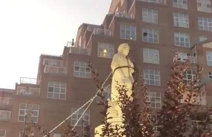 U Baltimoreu su srušili spomenik Kristoforu Kolumbu
