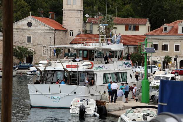 Jablanac: OÄevid u luci nakon sudara turistickog broda i glisera