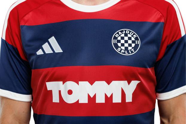 FOTO Hajduk predstavio novi gostujući dres. Navijači složni: 'Sad izgledamo kao Bayern...'