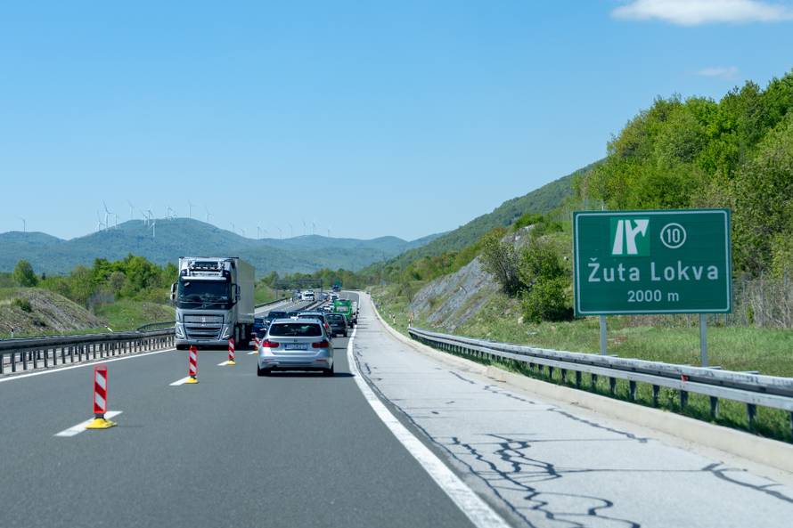 Gužva na A1 između Žute Lokve i Otočca, kolona oko 2 kilometra