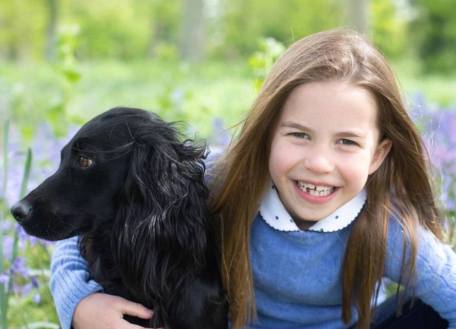 Objavljenje nove fotke princeze Charlotte. Sliči li vam više na tatu Williama ili mamu Kate?