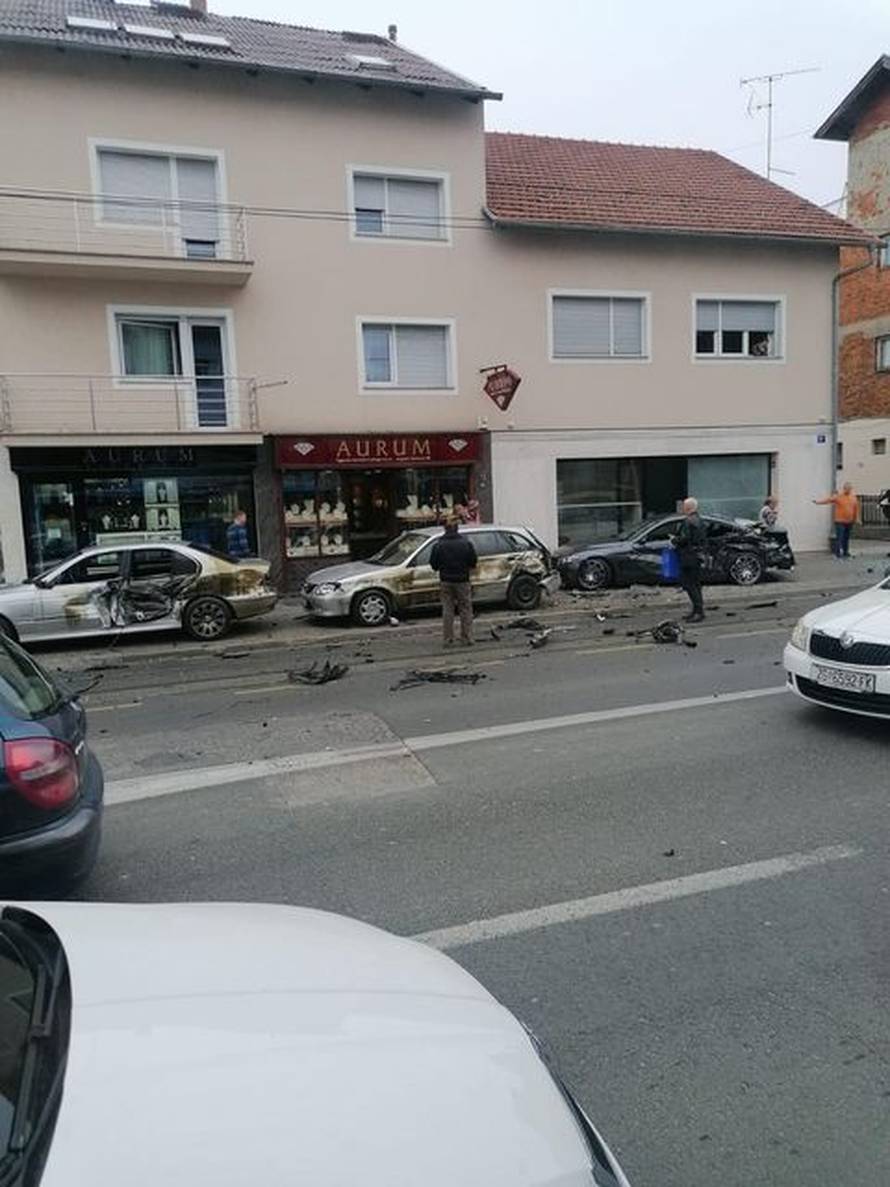 VIDEO Vozača smo izvukli. Imao je samo ogrebotinu kod obrve. Vikao je 'Što sam to napravio?!'