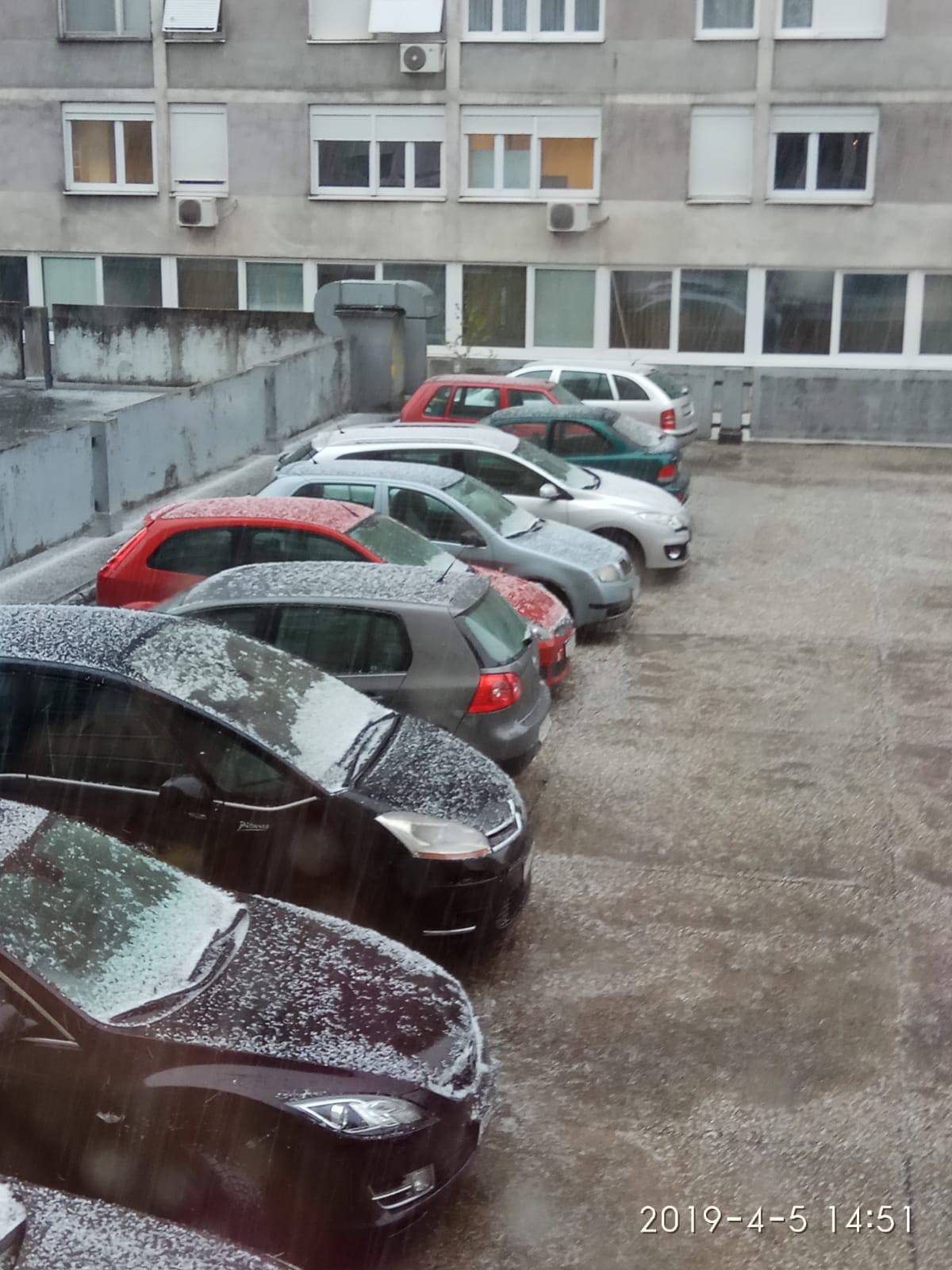 Zagreb pogodila tuča, na moru bilo bujica, a ponegdje i snijega