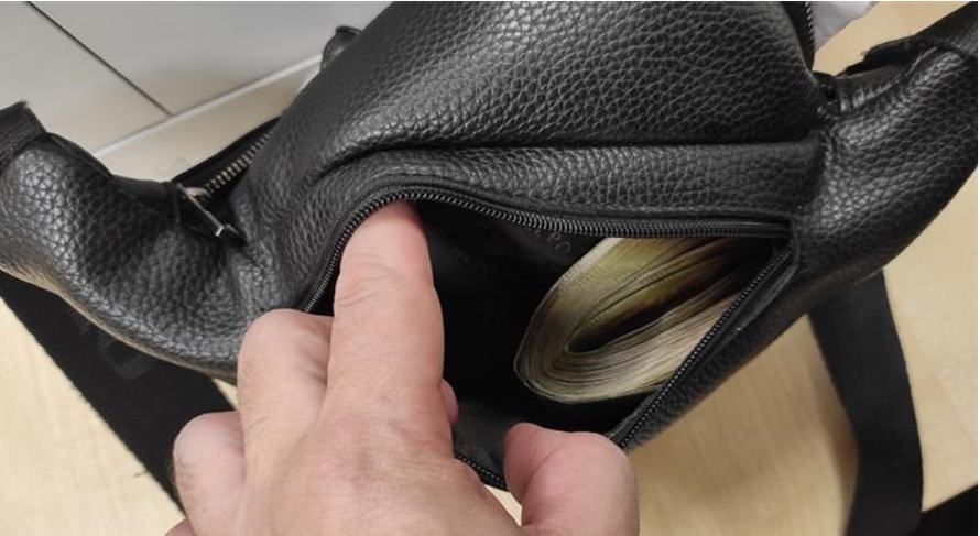 Carinici zaustavili bus srpskih tablica u Sl. Brodu. Pogledajte što su našli vozaču u torbici!