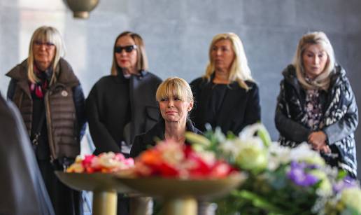 FOTO Mila Elegović u suzama se oprostila od bivšeg supruga Ivana Balića Cobre na Mirogoju