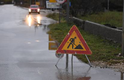 Oprez u prometu: Ceste su mjestimice mokre i skliske