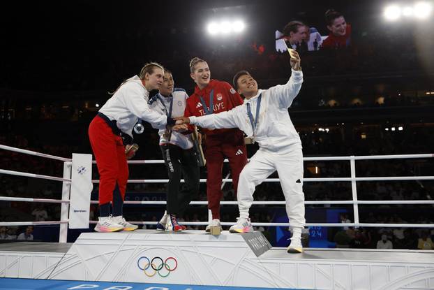Boxing - Women's 57kg - Victory Ceremony