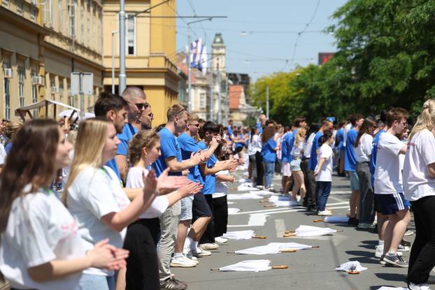 Osijek: Još jedna generacija je otplesala quadrillu u centru grada