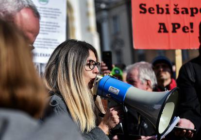 FOTO Novinari izašli na ulice u Zagrebu i Splitu zbog zakona: 'Plenki je malo nervozan...'