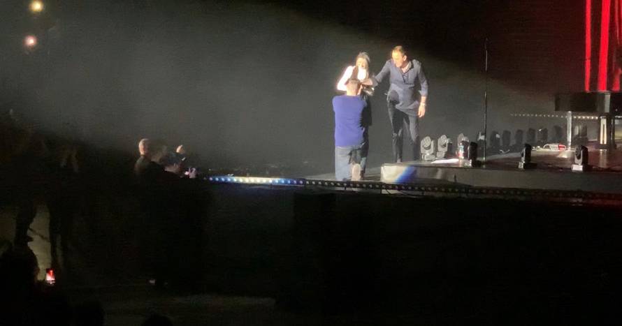 Prosidba na koncertu Sergeja Ćetkovića: Marija je rekla 'da'