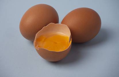 Žumanjak ponekad ima crvenu točku - evo o čemu se radi i je li takvo jaje sigurno za pojesti