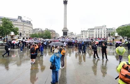 Evakuirali londonski Trafalgar Square zbog sumnjivog paketa