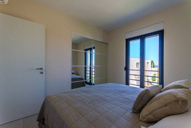 FOTO Kakva vila! Prodaju je na Šolti. Grijani bazen, a more na 150 metara. Saznali smo cijenu