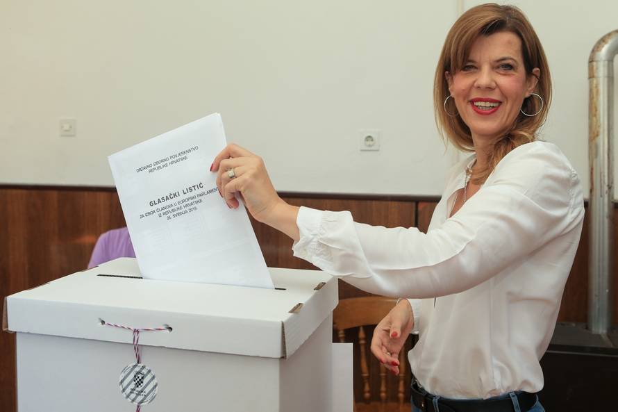 Osijek: Biljana Borzan glasovala na izborima za EU parlament