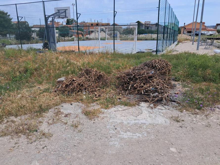 Očajni stanovnici i vikendaši Krapnja: U prirodnoj uvali žele graditi molove i teniske terene