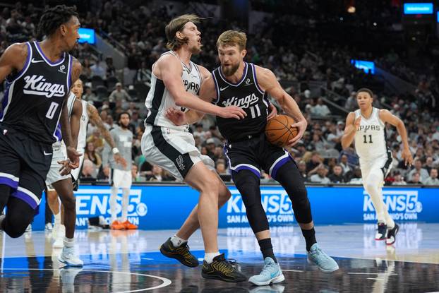 NBA: Sacramento Kings at San Antonio Spurs