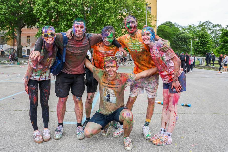 Pulski srednjoškolci slave kraj škole