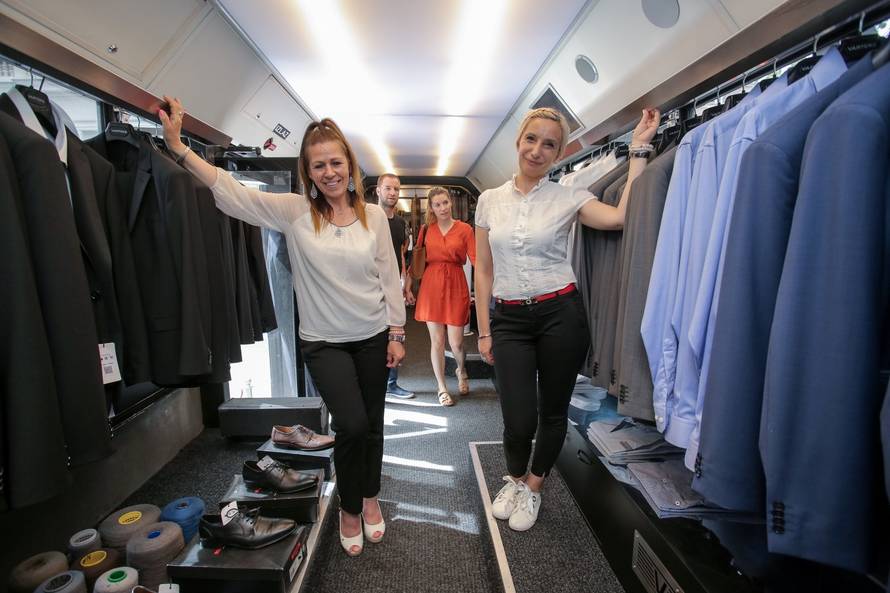 Zagreb: Na Cvjetnom trgu parkiran Varteksov Modabus gdje graÄani mogu isprobati robu