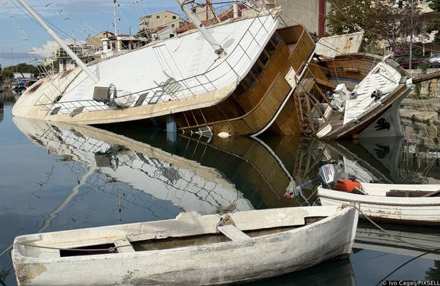 Potonuo brod Nerezine u Omišu