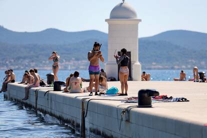 Zadru smeta golišavost u centru grada. A turisti ne slušaju...