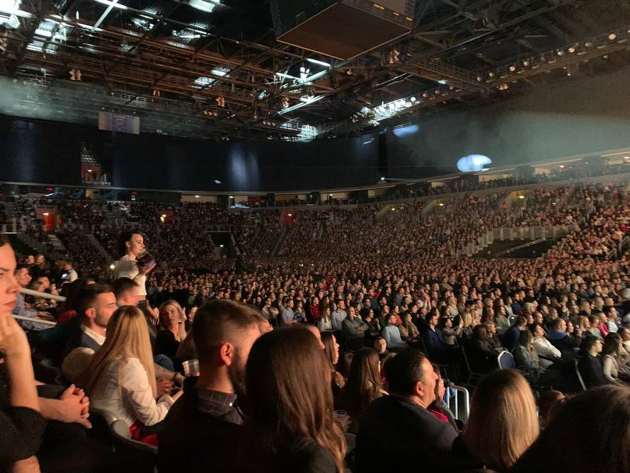 Prosidba na koncertu Sergeja Ćetkovića: Marija je rekla 'da'