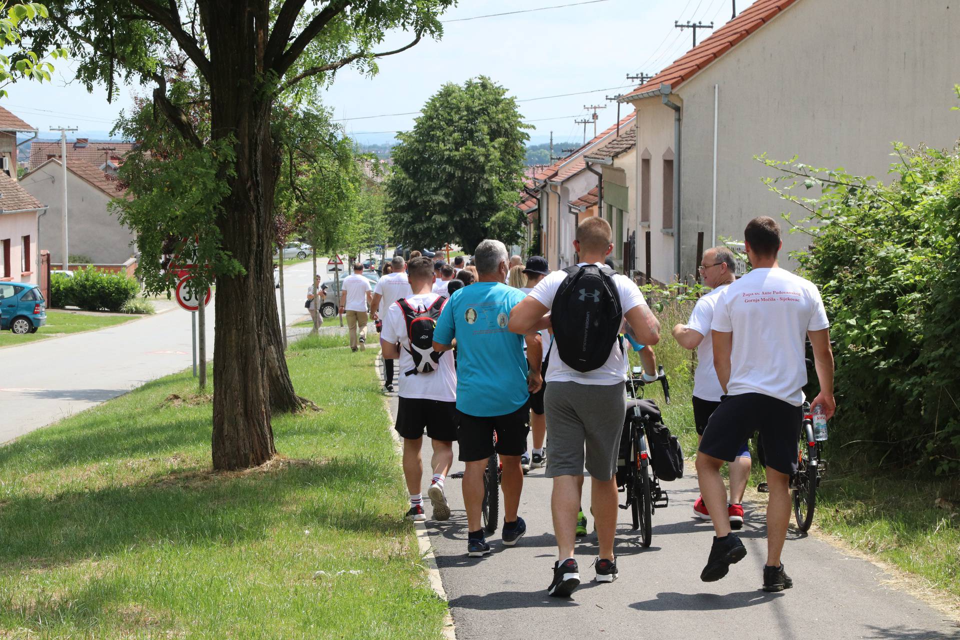 Hodočastili od Podvinja do Gornje Močile: 'Okupljaju nas vjera i ljubav prema Sv. Anti'