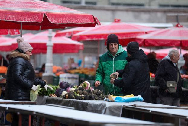 Zagreb: Lagani sniježni pokrivač u središtu grada