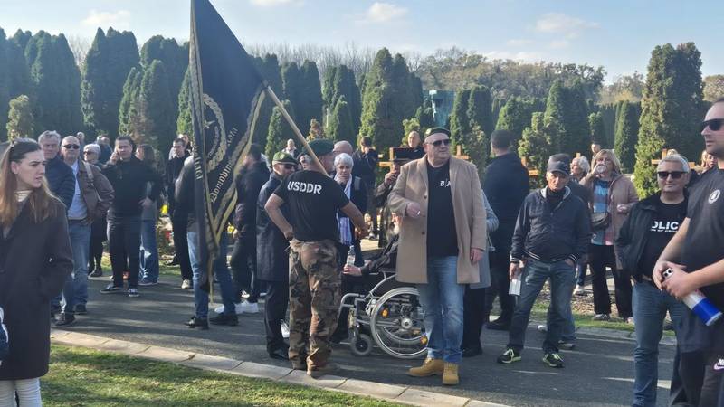 FOTO Posljednji ispraćaj heroja Vukovara Nicoliera:  Ljudi stižu iz cijele Hrvatske. Grad je pun...