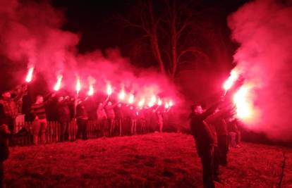 U Pakracu su zapalili 28 baklji na 28. obljetnicu početka rata