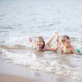 Smislila genijalan trik kako lako zabavljati djecu na plaži satima