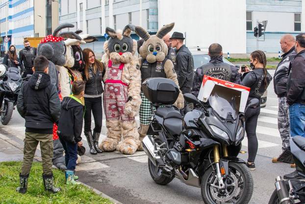 Bajkeri meka srca iz Osijeka tradicionalno darivali djecu