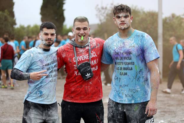 Rijeka: Maturanti srednjih škola širom grada slave kraj srednjoškolskog obrazovanja