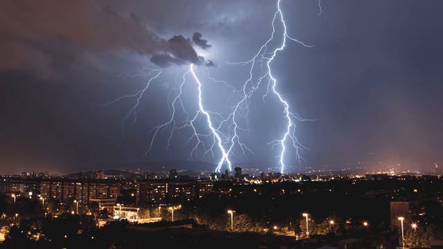 Big,Storm,Moving,Over,Zagreb