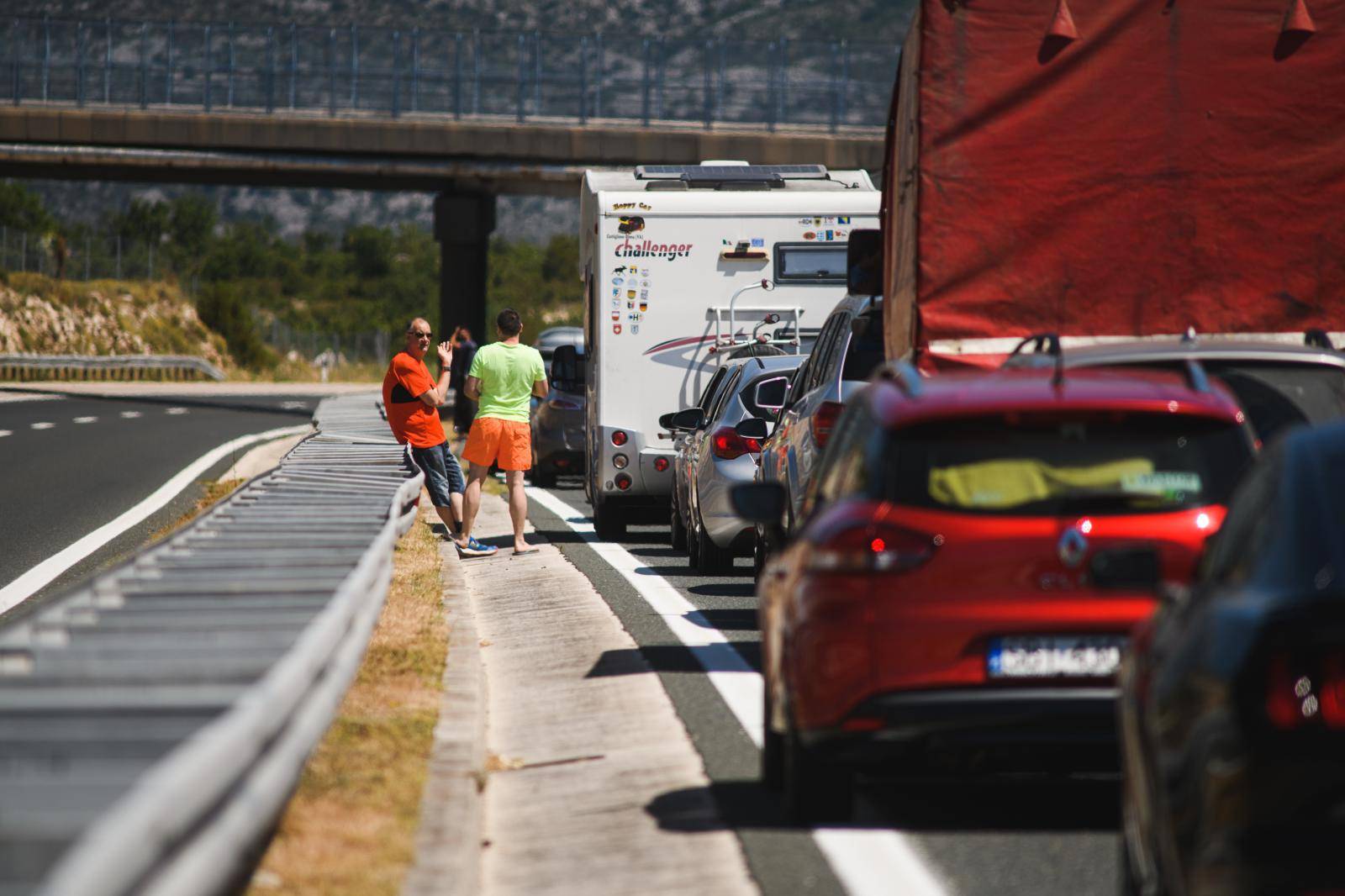 U tunelu Sv. Rok sudarili se autobus i dva automobila, ozlijeÄene dvije osobe