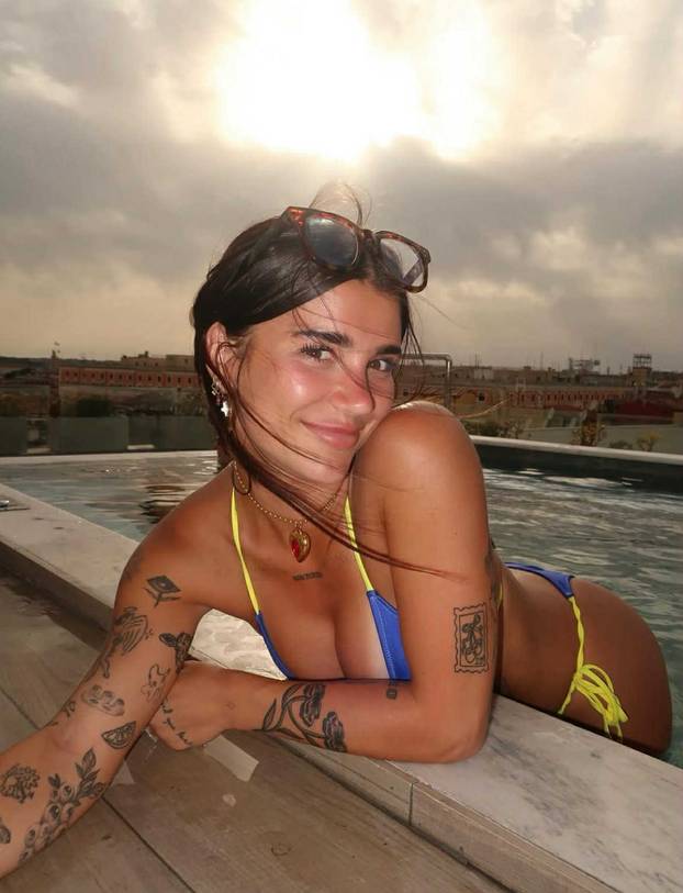 FOTO Kreatorica sadržaja za odrasle otkrila studentima ono što se ne uči iz knjiga!