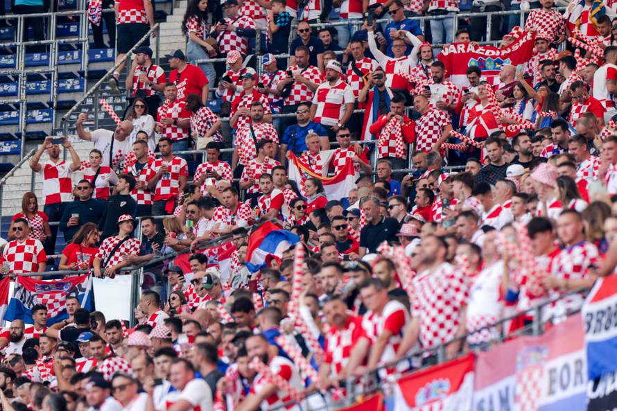 Hamburg: Navijači uoči početka utakmice Hrvatske i Albanije u 2. kolu skupine B na Europskom prvenstvu