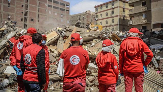 Urušila se zgrada u Kairu, iz ruševina su izvukli 18 tijela